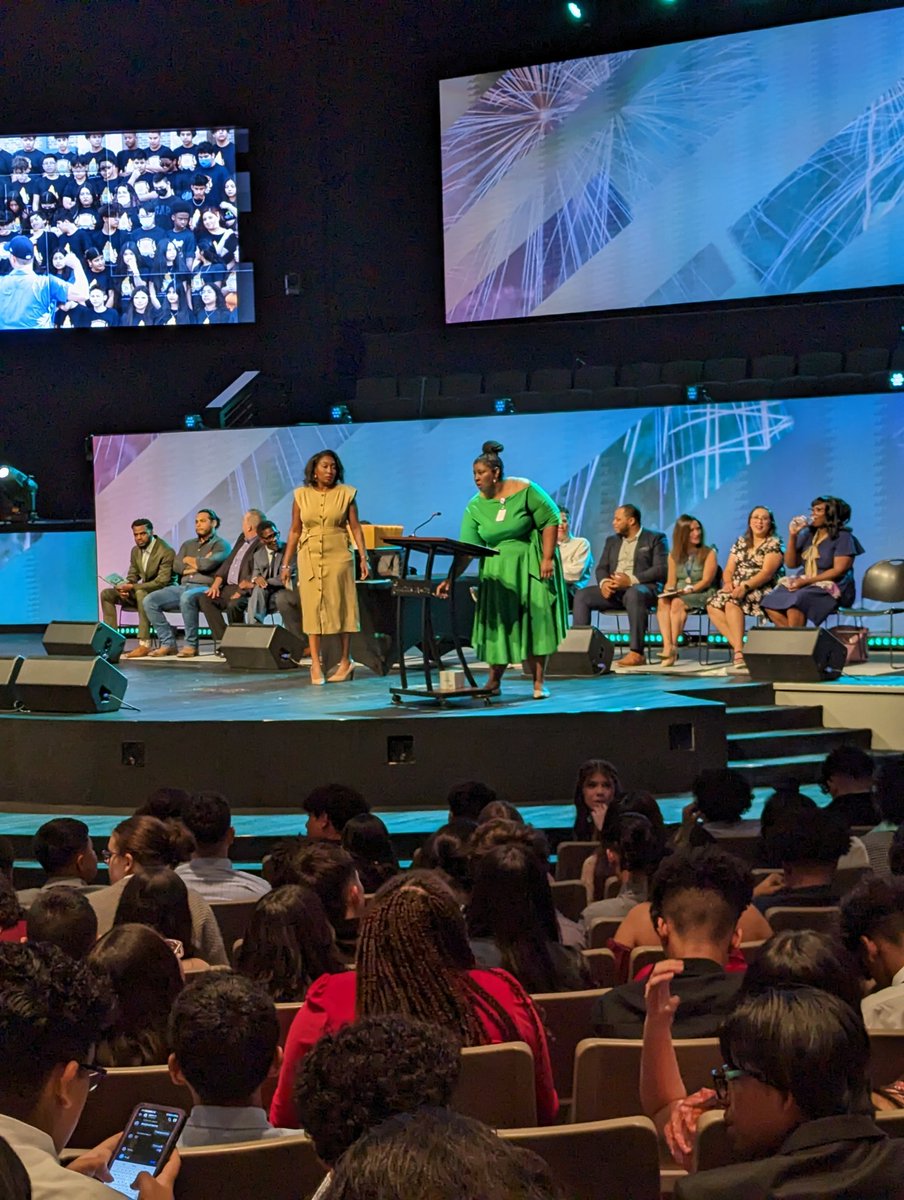 jalexander_EdD's tweet photo. Congratulations to the @RobersonSpring graduating #ClassOf2023! @CeceliaBrumsey @MrsDunbar6 @CaptivatingCan @casey_wheaton 
@LaQuitaCarter2
@SpringISD_Super @SpringISD https://t.co/FBuJgHCPtX