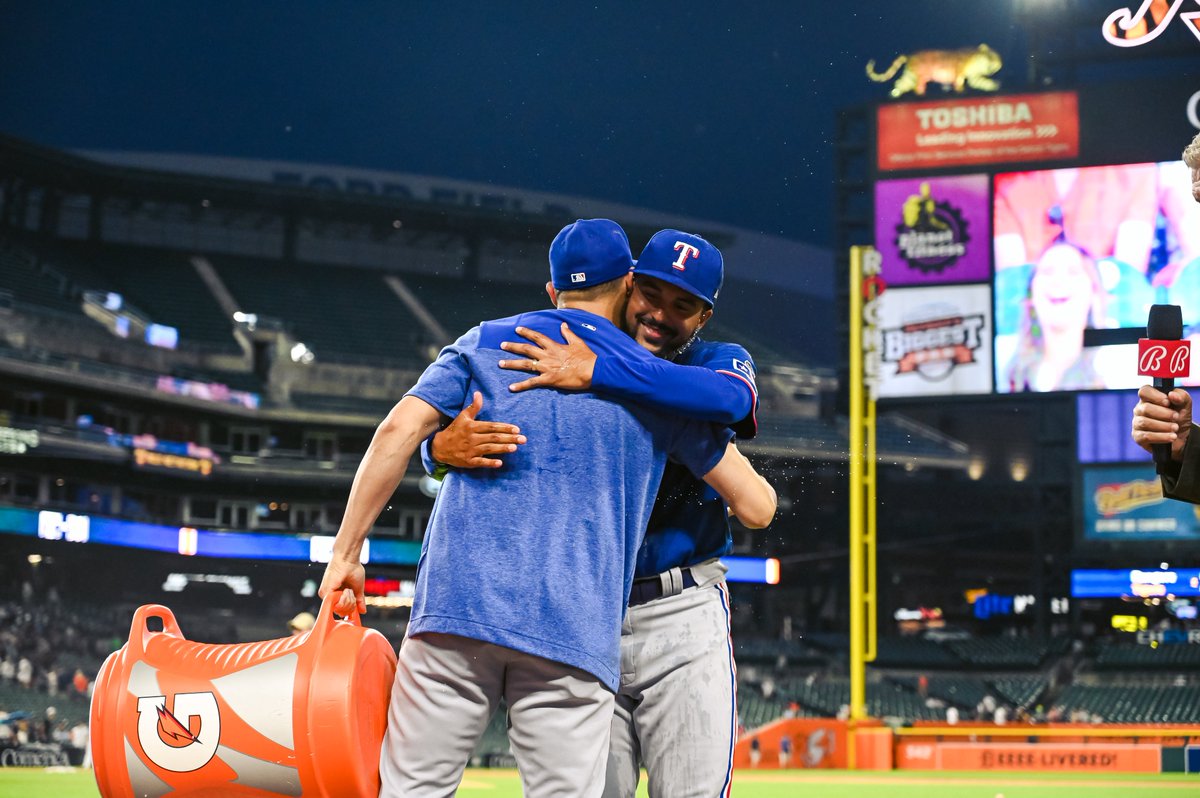 Rangers's tweet photo. Soak in that first MLB W, @SauceG_! #StraightUpTX https://t.co/5otpMT3KCx
