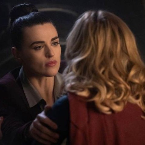 itsmcgraath's tweet photo. E se? / Au

E se Lex Luthor estivesse certo e o Superman fosse o verdadeiro vilão? E se, mesmo tendo derrotado seu primo, Supergirl vivesse a margem dos erros que não foram seus? E se Lena Luthor fosse o verdadeiro Paragon of Humanity e acreditasse na bondade da garota de aço? https://t.co/wiXET32nQu