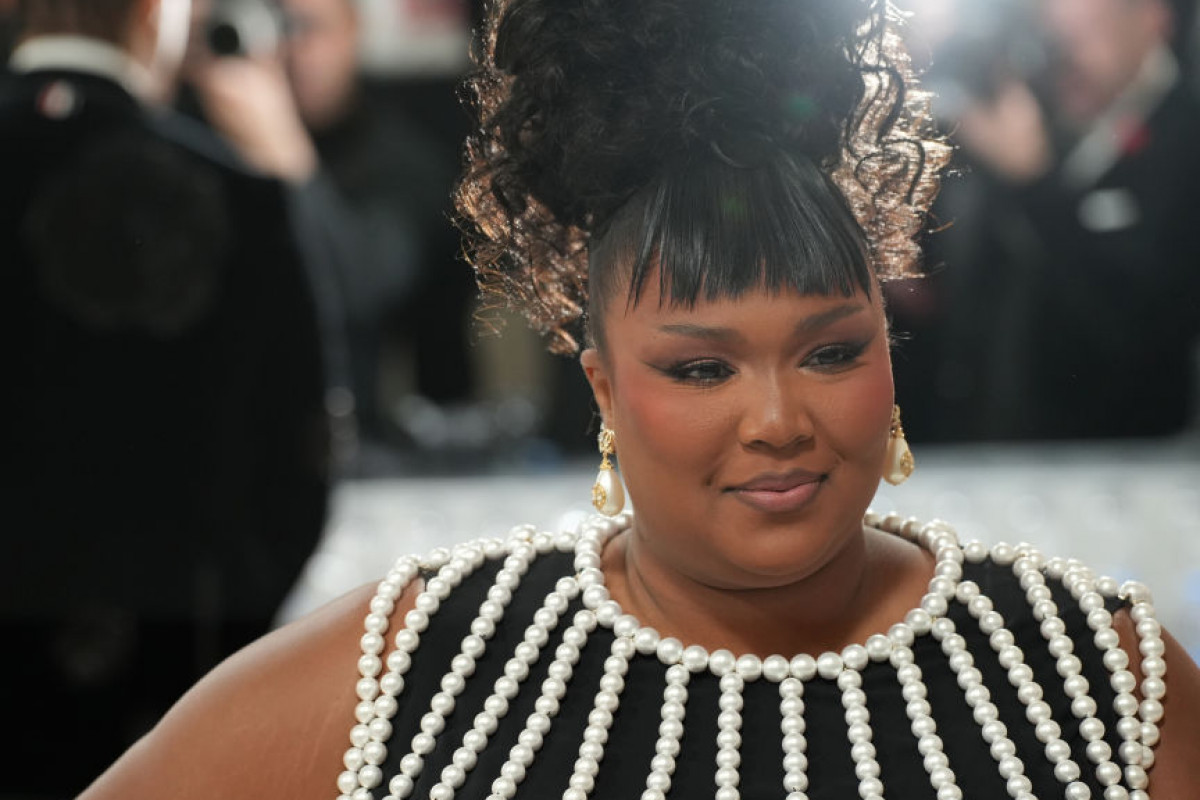 Lizzo is currently on “The Special 2our,” and decided to mix in a brief history lesson. 

While performing at the BOK Center in Tulsa, Oklahoma on Saturday (May 20) evening, the “Truth Hurts” songstress honored Black Wall Street’s legacy. 

buff.ly/3IEPSJ0