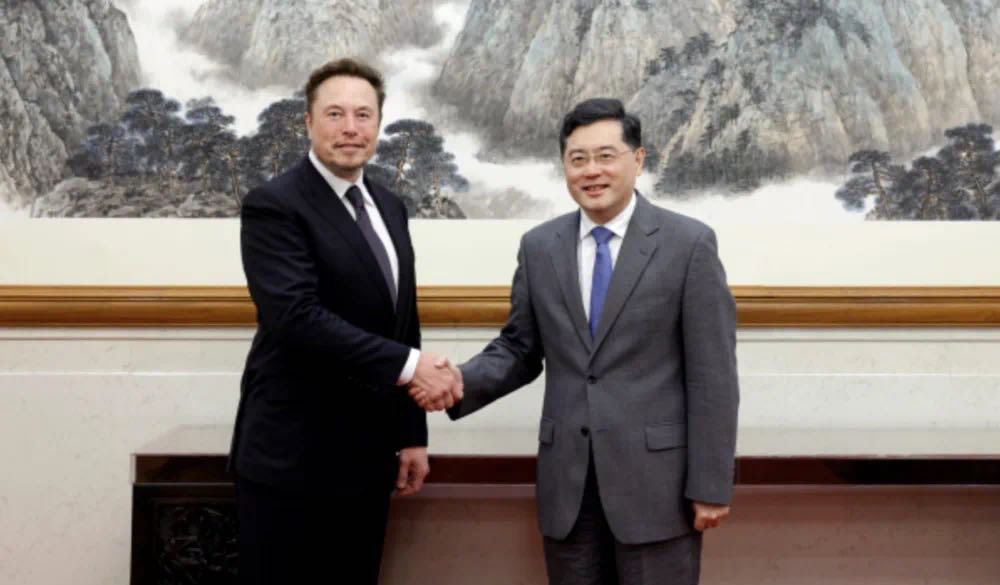 MissXQ's tweet photo. Meanwhile @elonmusk meets with @AmbQinGang in Beijing … #china https://t.co/xMiGBUP816