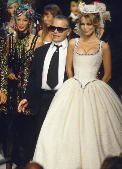Phyllis67411326's tweet photo. 10 Times Claudia Schiffer Ruled the Catwalk #fashion #runway #runwaymodel #runwayinspired https://t.co/3WSAHBZDdr