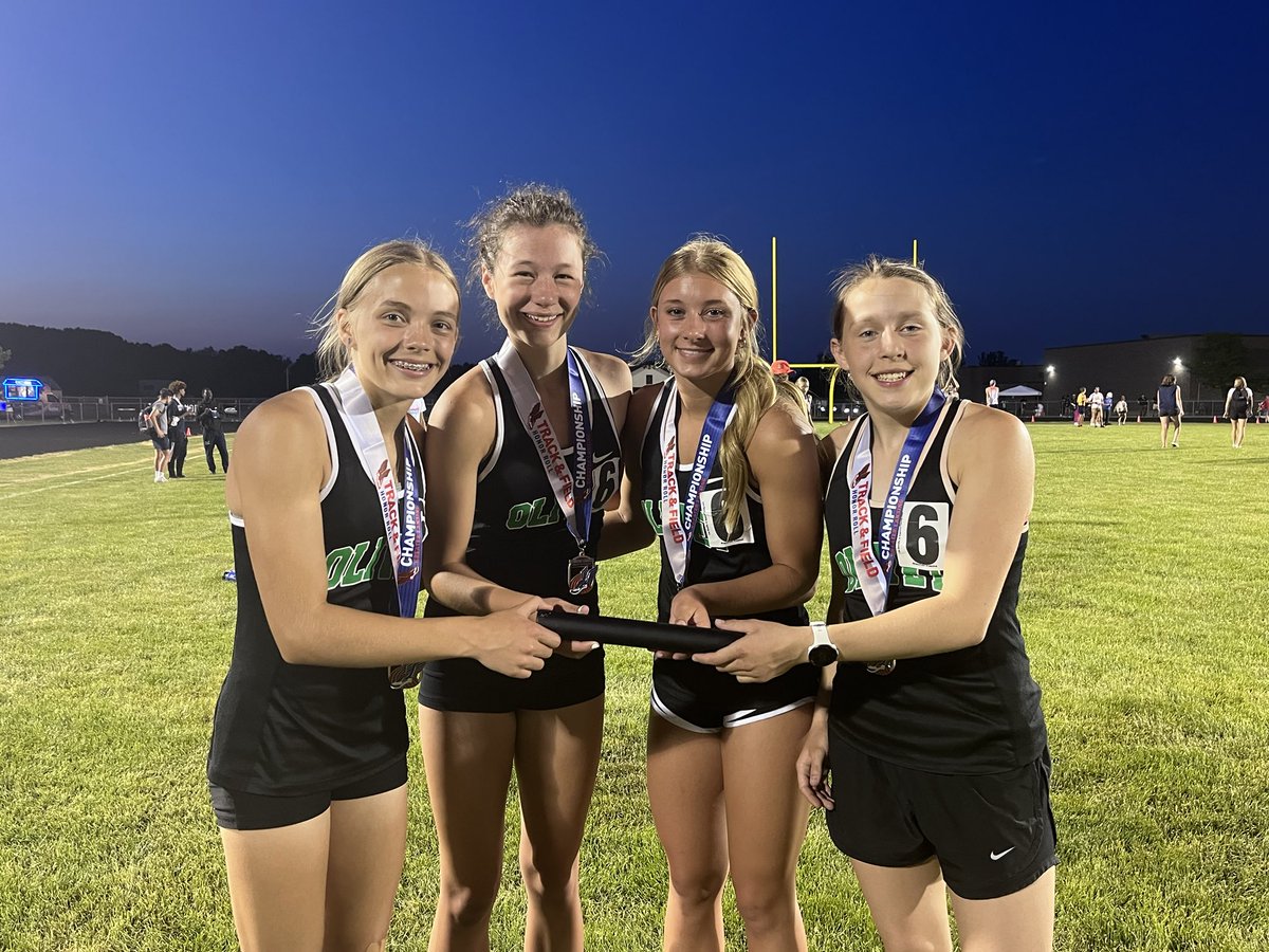🚨NEW SCHOOL RECORD 🚨
Girls 4x4 at Greater Lansing Playmakers honor roll meet Emily peters Sophia Pell Olivea Gessner and Cassie Coleman (4:06.70)
⁦<a href="/OlivetSports/">Go Eagles!</a>⁩