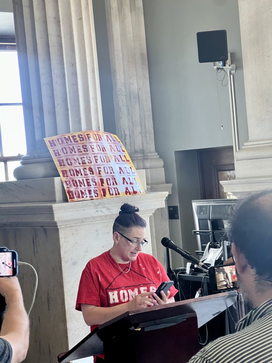 I applaud the efforts of @reclaimri, whose organizing and advocacy is making a real difference for the push to tackle the housing crisis in Rhode Island and bolster tenants' rights. Happy to stand with you today to rally for #HomesForAll!