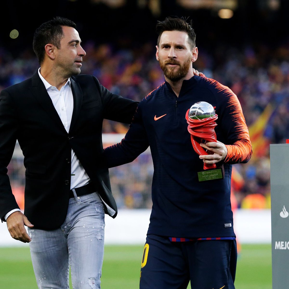 AlbicelesteTalk's tweet photo. 🗣️ @Benayadachraf: “I do not understand the meaning of this pressure that Xavi puts on Messi in his statements. Quite frankly, I don't understand that.” 🤷‍♂️🇦🇷 https://t.co/ESXW6uf9Cf