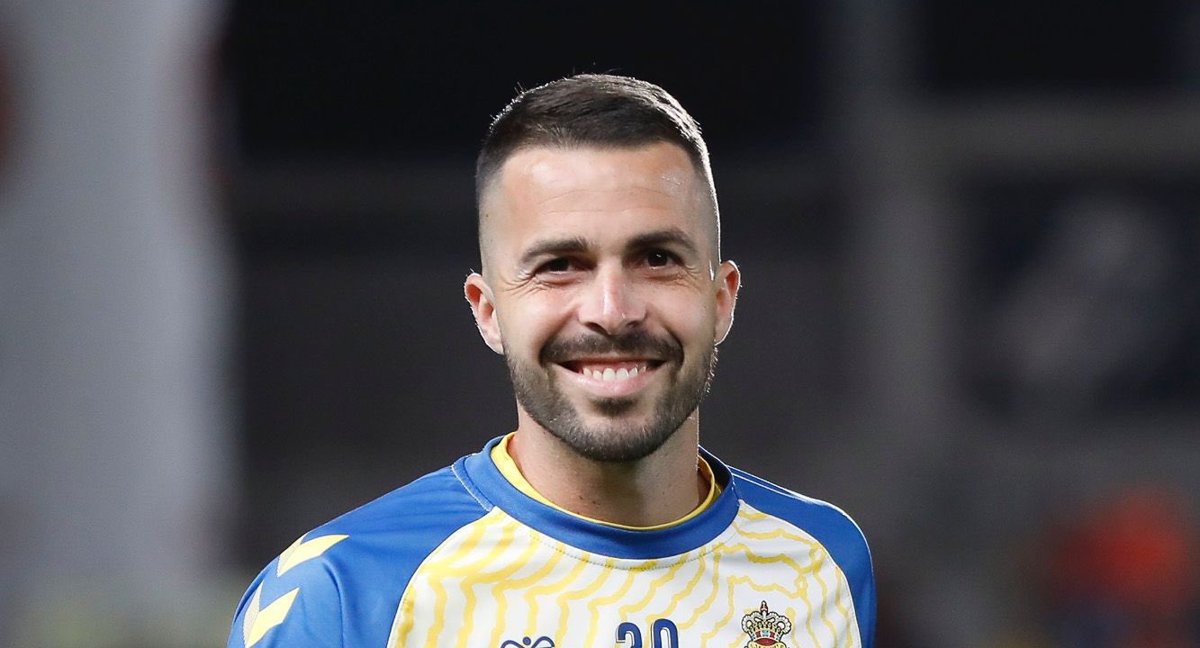 GilbeRamos's tweet photo. Un ascenso especial y muy currado que dará a muchos canteranos de @UDLP_Oficial la oportunidad de debutar en Primera tras forjarse en el barro!! Se lo merecen.... #EricCurbelo, @Suarezalex46, @Kirian10rguez, @SaulBCoco..etc.. #Cantera #Proyecto 💙💛💙💛 https://t.co/6R4nBmWb1g