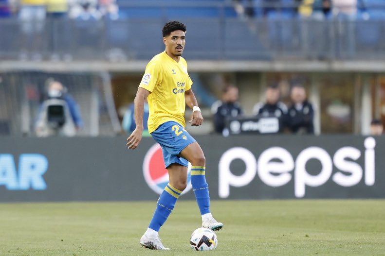 GilbeRamos's tweet photo. Un ascenso especial y muy currado que dará a muchos canteranos de @UDLP_Oficial la oportunidad de debutar en Primera tras forjarse en el barro!! Se lo merecen.... #EricCurbelo, @Suarezalex46, @Kirian10rguez, @SaulBCoco..etc.. #Cantera #Proyecto 💙💛💙💛 https://t.co/6R4nBmWb1g