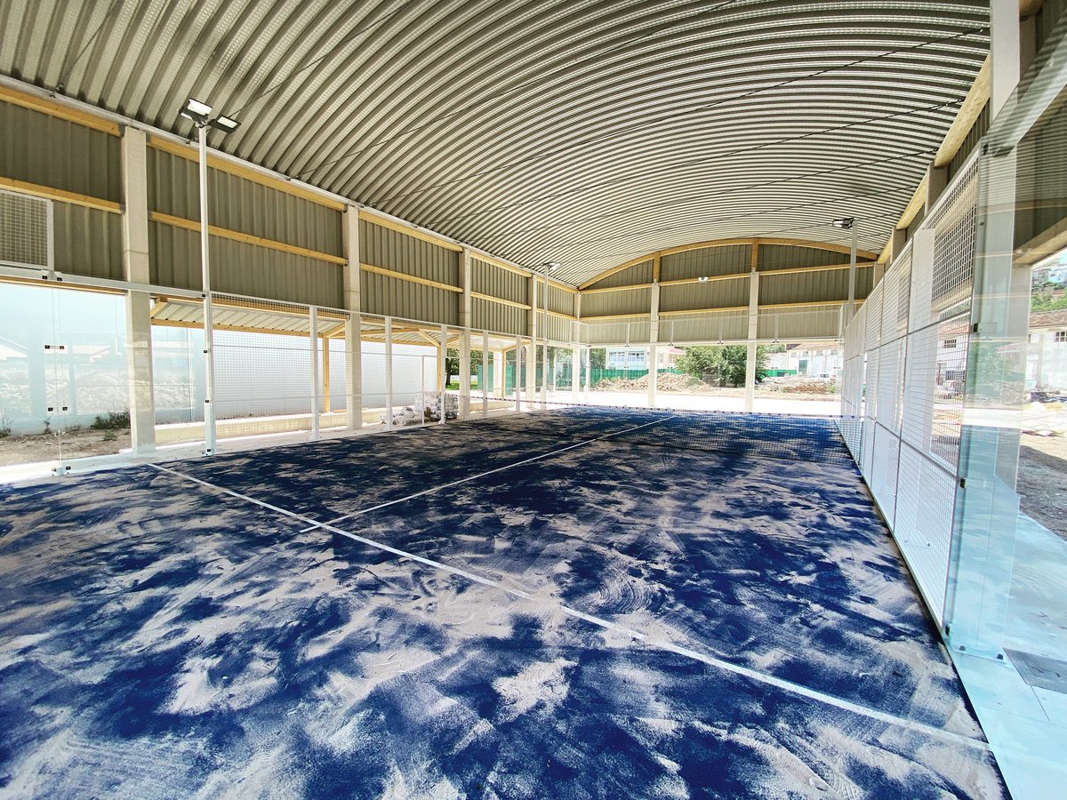 dmgarqtec's tweet photo. Terminamos ejecución de pista de #padel y su envolvente #hormigon #madera #chapaplegada #tirantes #curvo #wpt #arquitectotecnico #aparejador #visitaaobra #deo https://t.co/vlLXkz2QZX