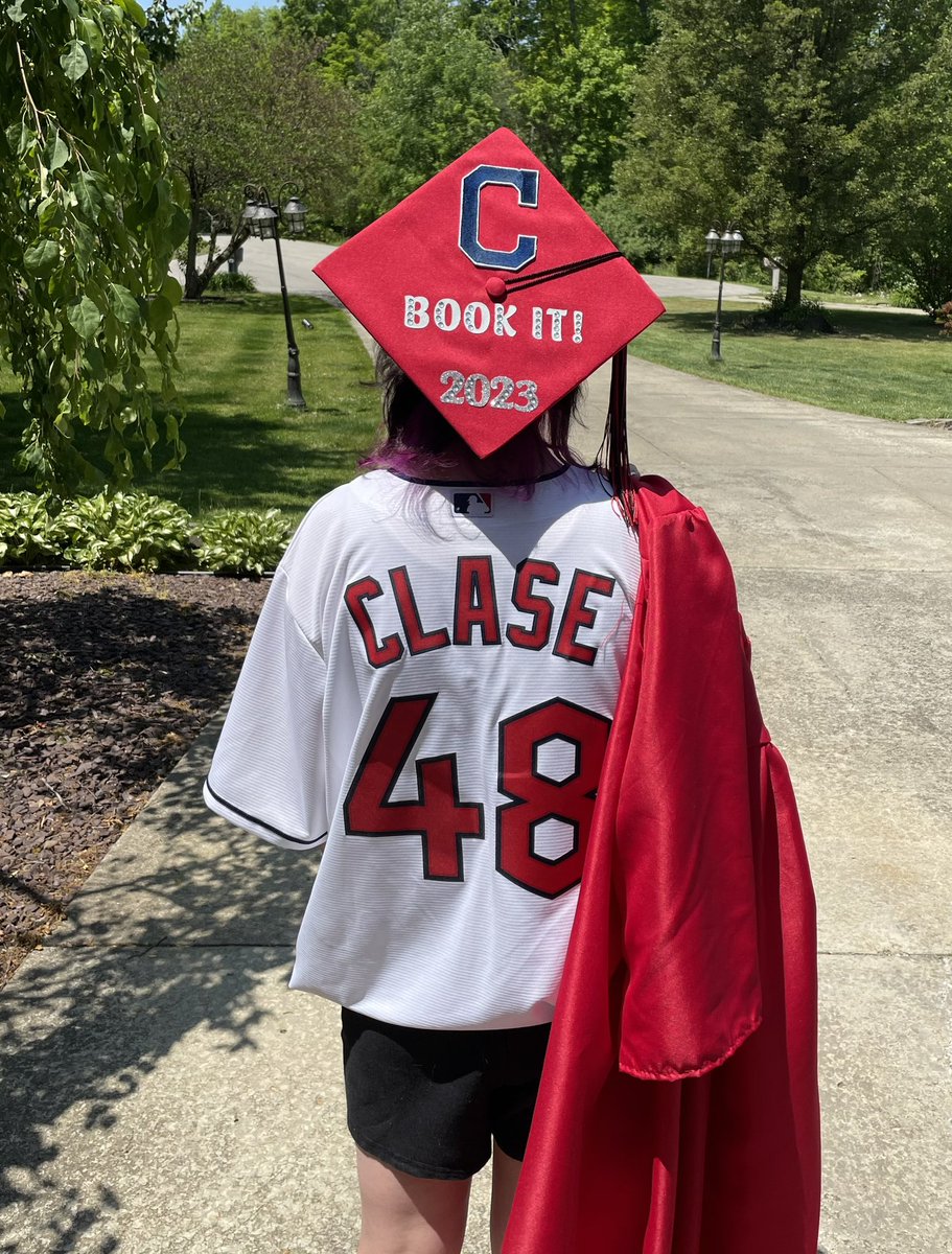 chiefmlb's tweet image. @mattu12cle @DreKnott @CleGuardians 
She “closed” out her senior year and graduated. BOOK IT!
