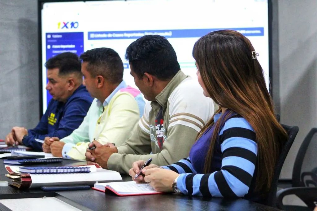 Creo firmemente en el 1X10 del Buen Gobierno, en la conexión directa con el poder popular y en el trabajo colectivo 🤝

He orientado a mi equipo de gobierno máxima atención a cada problema que nuestra gente reporte a través de las diferentes plataformas, por eso..