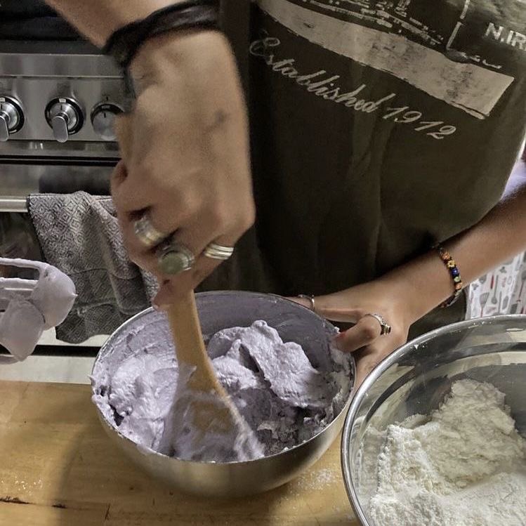 ﾠ
      A massa dele parecendo cimento.
ﾠ