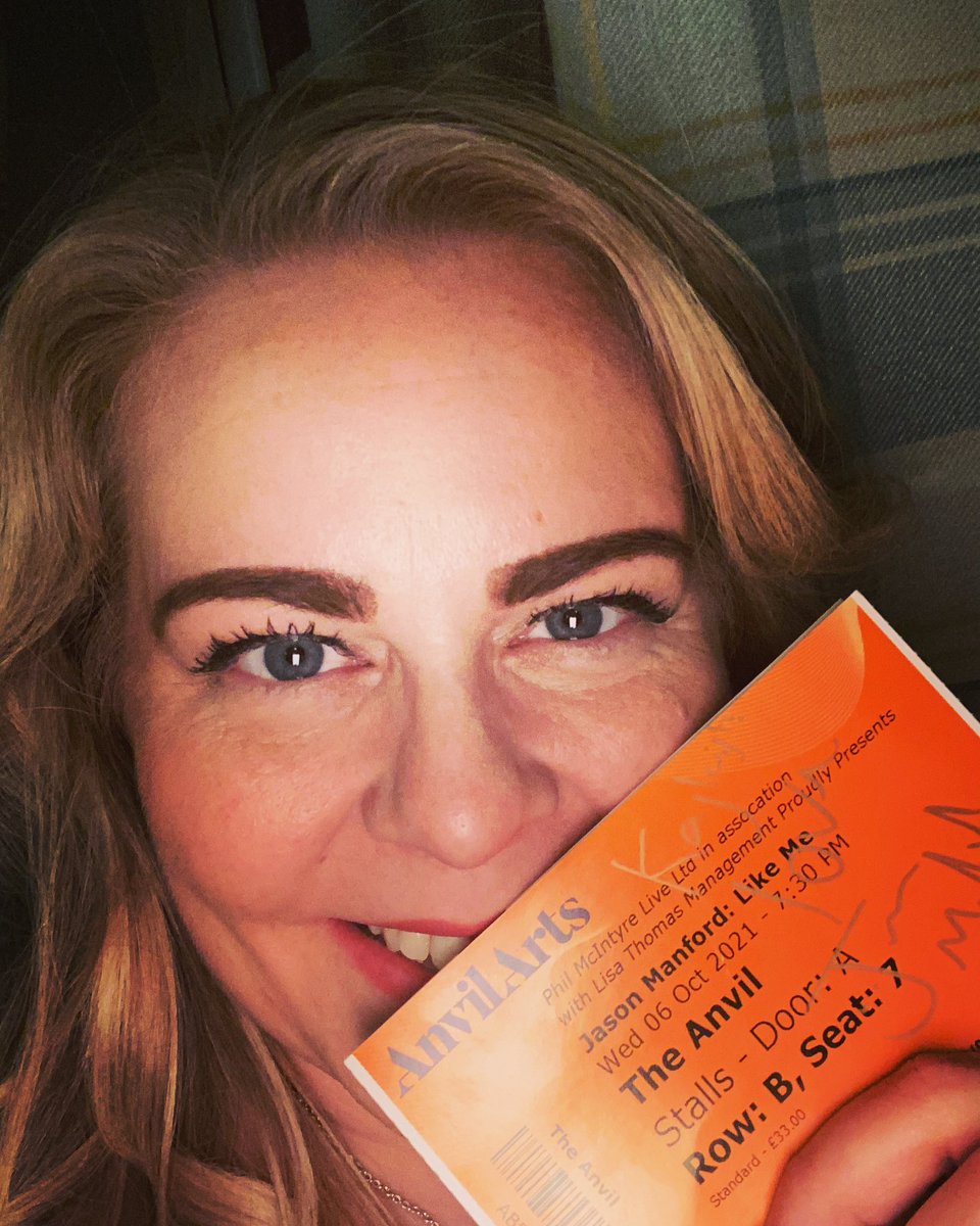 MrsBearsPlace's tweet photo. 2/2 said “he said something about melons or mangoes, something to do with fruit…” neither him nor I knew what the hell he meant. Thought he’s  lost his mind 😅
I wouldn’t say I’m a mango. Was just grateful you took the time to sign my tickets. So thank you, Mr M. https://t.co/ZF6DXOw5Wv