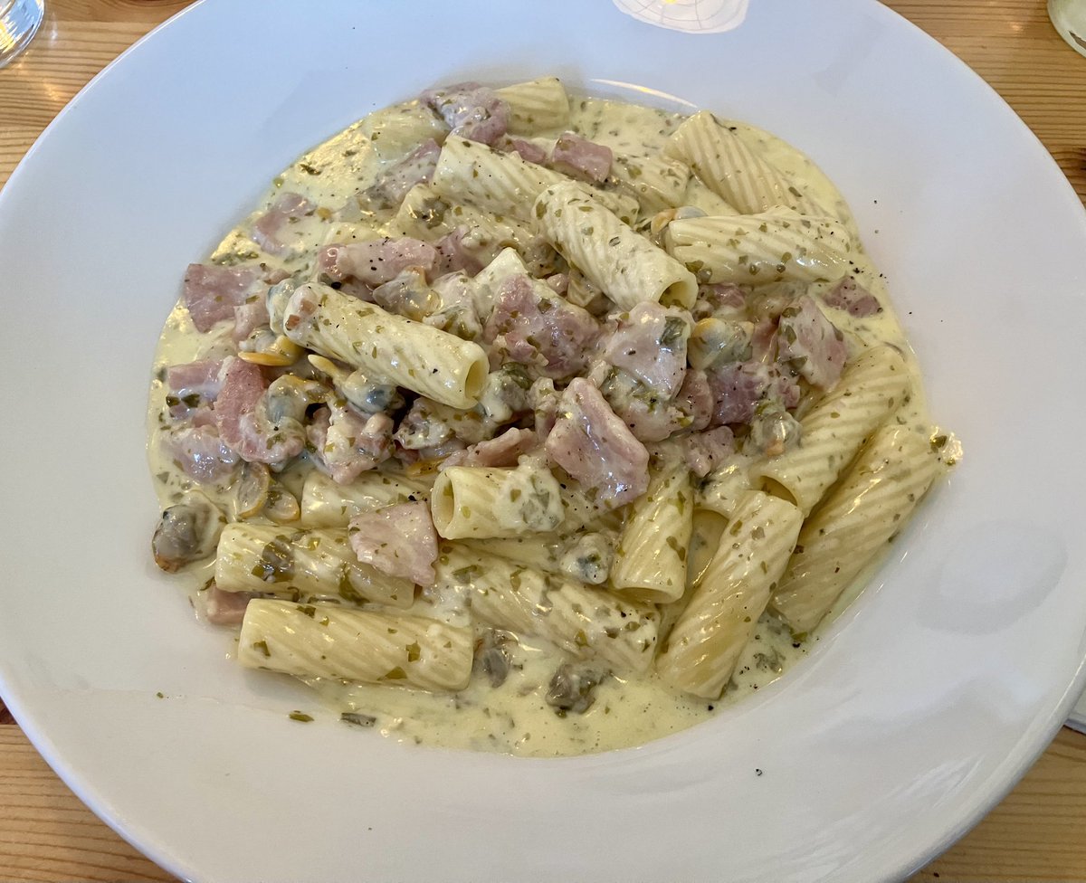 only1keogh1972's tweet photo. Top scran as always at #darios tonight - get down there folks he’s closing early next year 👌🏻🇮🇹 cheers @dariodiiulio for looking after us 🍷#smokedsalmonbruschetta #welshpasta https://t.co/IfwvPlrlnE
