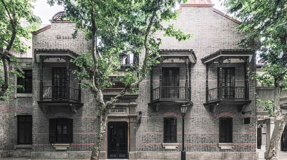 cppluxury's tweet photo. Le Labo opens new boutique in Shanghai at Xintiandi

https://t.co/Cp7Ee5sF7q 

#LeLabo #LeLaboFragrances #Shanghai #Xintiandi #luxury #luxurybeauty #luxuryfragrances #luxuryccessories #fragrances #cosmetics https://t.co/boQESGLAw0