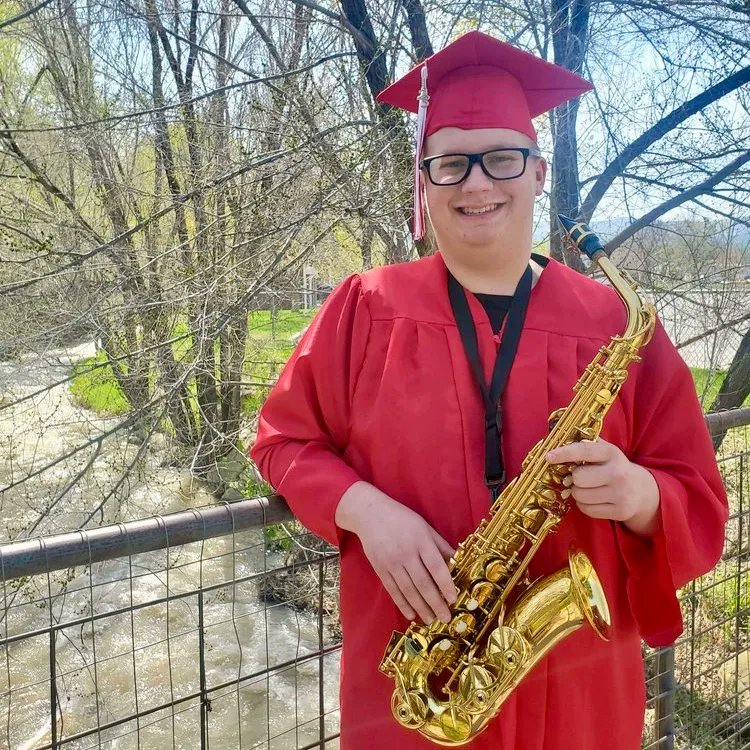 Celebrating Brathan, senior at North Sanpete High School, for winning the Steve Shirts Band Scholarship. He will attend #SnowCollege #reachhigher #collegesigningday #GEARUPWorks 

buff.ly/426Nthe