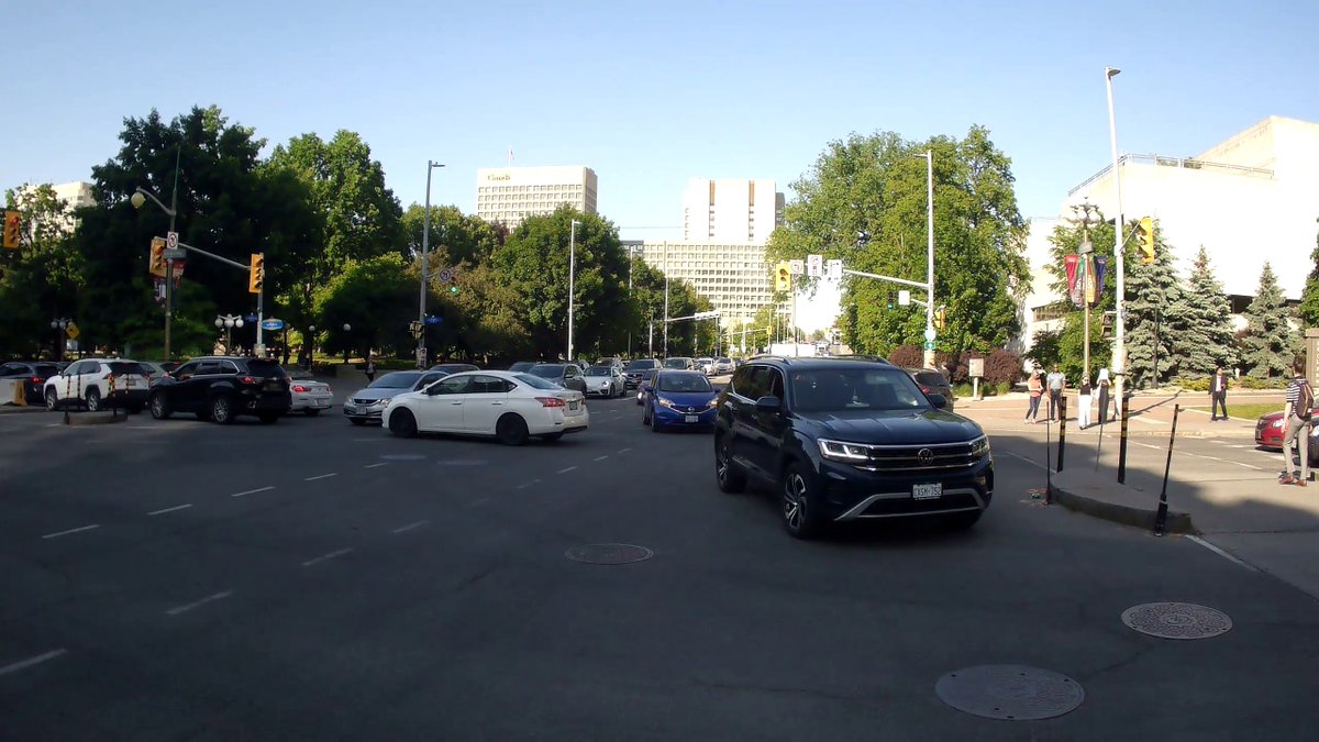 JagVillani's tweet image. Bikes deliver the freedom that cars promise. 

I&apos;ll bet some of you could have gone by #ottbike / #velogat today.