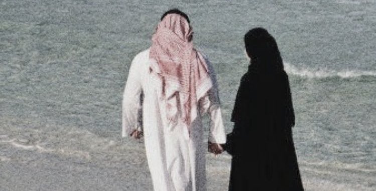 7zyii's tweet photo. ابقى معاي دون شك  .. وتجاريح
اصفى من الغيم واخفف من الهوا

خل العتب والزعل وكثر المشاريه
لكن دونهم ترا ما حنى للحين سوا 

ياما في طريقك اقوم  ..  واطيح 
و منك الجرح و منك بعد الدوا

اتبع خطاك ولا ادري وين مساريه
ودونك العين ما تشوف لها ضوا https://t.co/edC8kzNZza