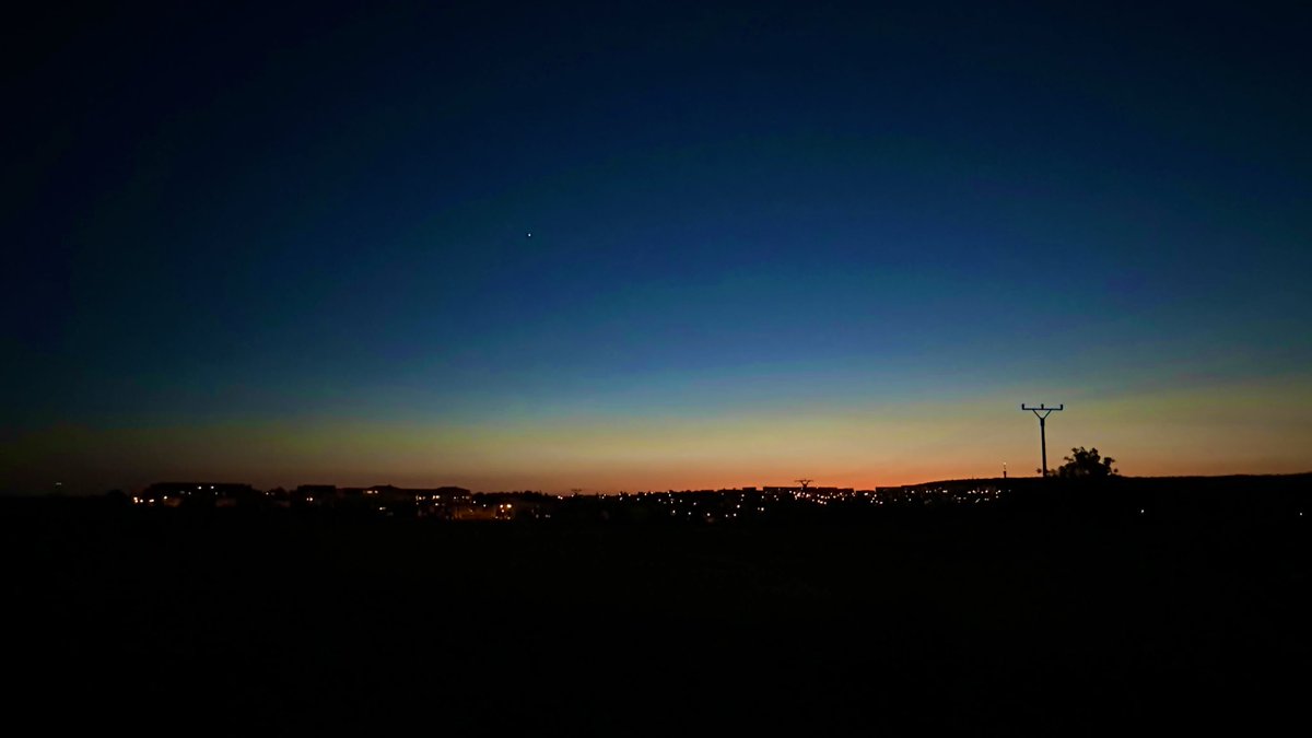 evisek_net's tweet photo. Utíkej, dokud máš dost síly… utíkej, nikdy nejsi v cíli! Tahle panoráma, ta byla za odměnu. ♥️ #tamZaBrnemNaPoli #behamTedyJsem #prosteEvis https://t.co/ldtfbTPhuX