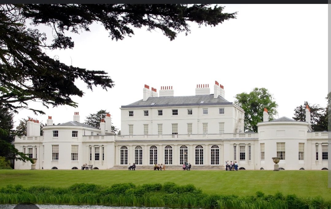 @mlvercle @ladybeth71 @JoCoCo20 Frogmore house is a huge manor. They had their wedding party there.