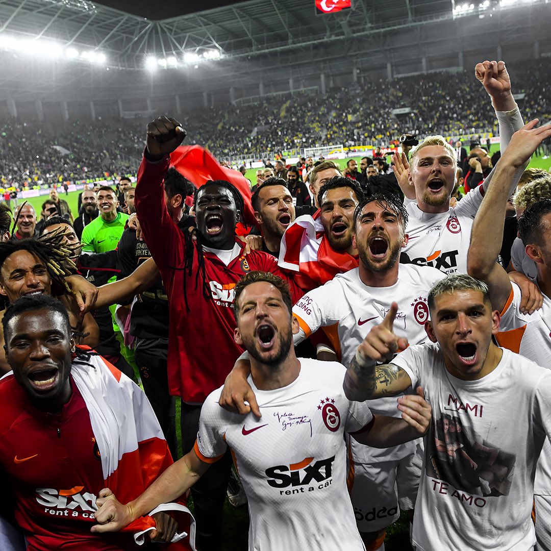 yunusakgun17's tweet photo. EN ÇOK BİZE YAKIŞIYOR! 💛❤️🏆 🧿 https://t.co/3PGnLIQMIH
