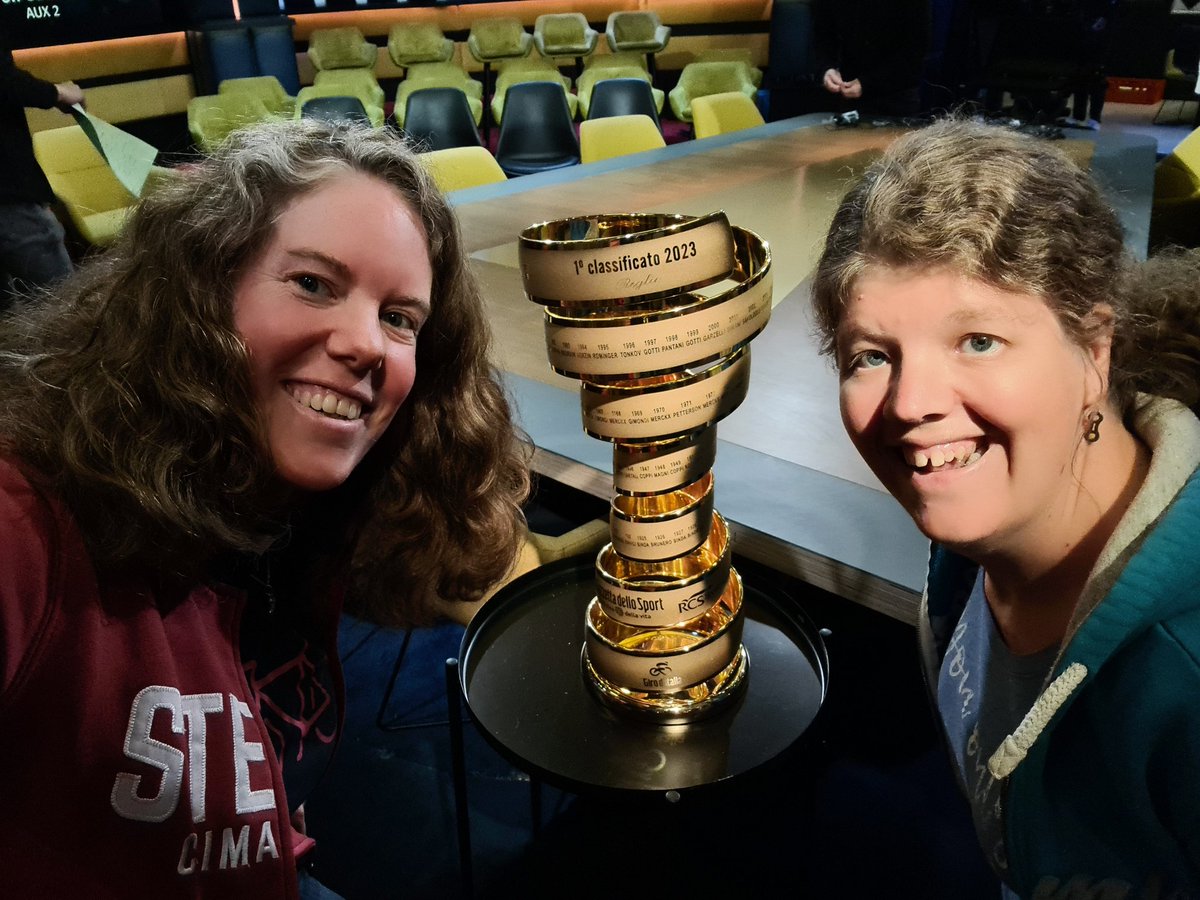 Globeskater's tweet photo. Dat was een bijzondere avond. Als publiek bij @op1npo en met @rogla op de foto! Leuk dat @tuttifrutti163 en ik erbij mochten zijn! 

#Op1 #Primoz https://t.co/SULYnRCmJe