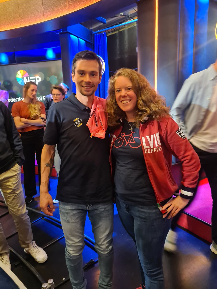 Globeskater's tweet photo. Dat was een bijzondere avond. Als publiek bij @op1npo en met @rogla op de foto! Leuk dat @tuttifrutti163 en ik erbij mochten zijn! 

#Op1 #Primoz https://t.co/SULYnRCmJe
