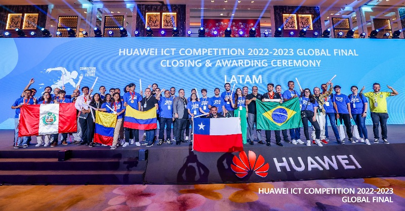 HuaweiLatam's tweet photo. Equipos de universidades de #Brasil, #Chile, #Colombia y #Perú destacan las habilidades digitales de #Latinoamérica al ser galardonados en categorías de Red, Nube e Innovación en #ICTCompetition de #Huawei. ¡Sigamos impulsando a los #TalentosTIC de la región!🌎 #EnLatamParaLatam
