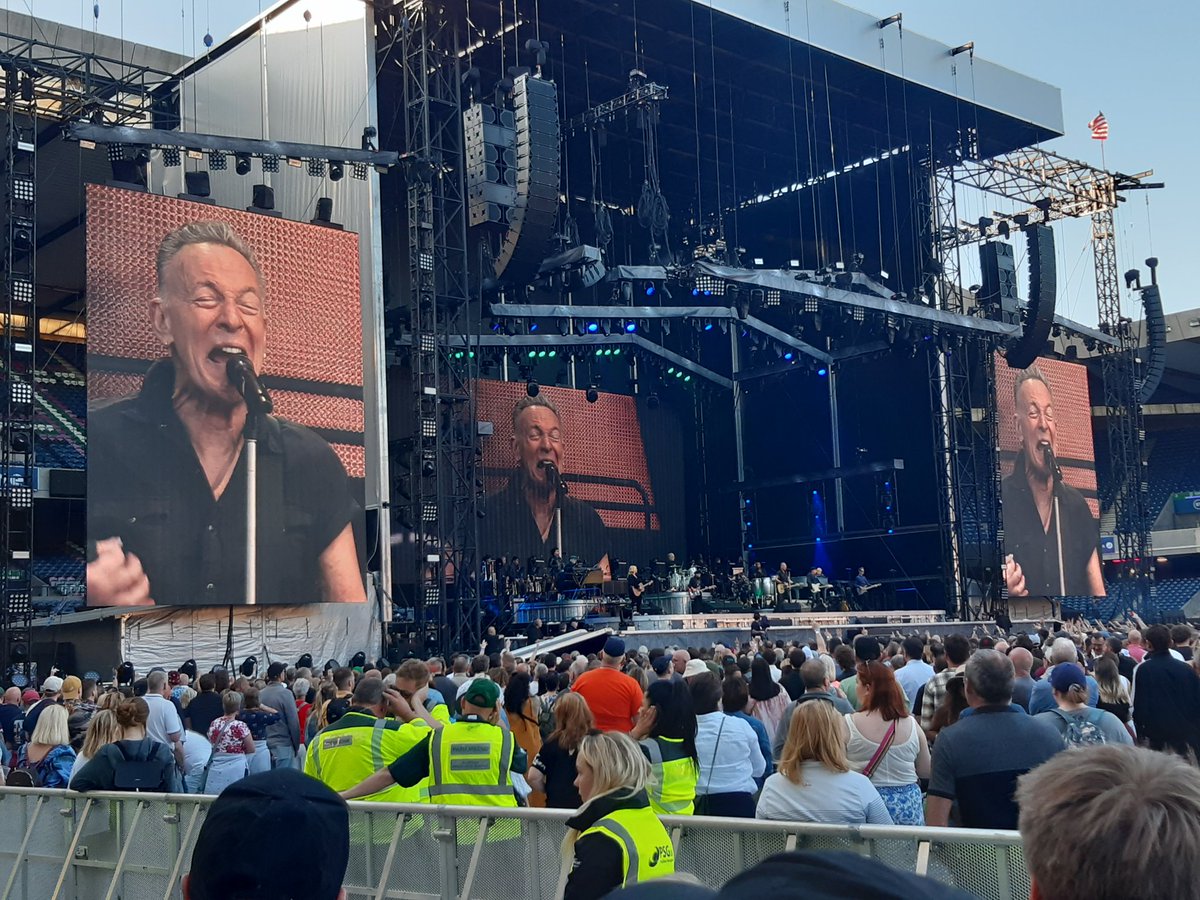 FifeFreePressEd's tweet photo. Outstanding #Springsteen gig at Murrayfield tonight - the closest I have ever seen to a perfect gig and a perfect set list.
Roll on Birmingham in 2 weeks to do it all again
#springsteenedinburgh https://t.co/uGaBuwYd0H