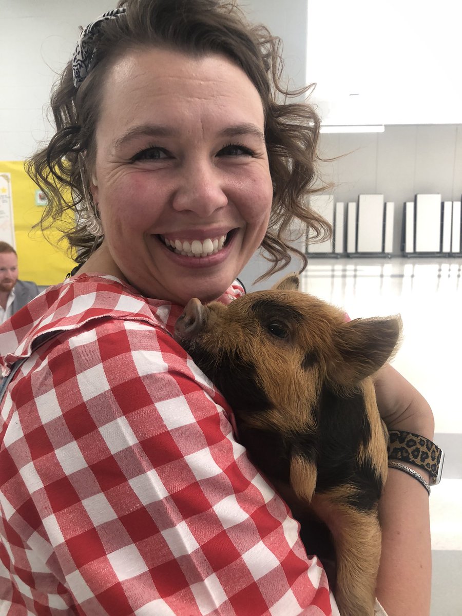 What do you do when attendance soars in the month of May? You kiss a pig, that’s what our principals do! <a href="/FCPSJIvins/">Julie Ivins</a> <a href="/FCPSWaverley/">Waverley Elementary School</a>
