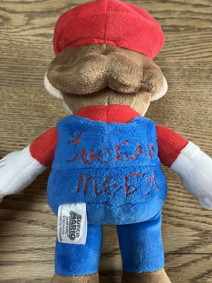 KirishimaChurch's tweet photo. Q:マリオの背中に何と書いてあるでしょうか？

A:「私はあなたを愛している」
神様の言葉があなたのそばにありますように、、、祈。 https://t.co/zZtkPiLWKg