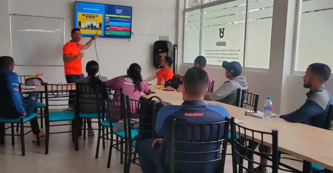 UCfemeninoec's tweet photo. Muchas gracias por su visita, seguimos trabajando juntos por el fútbol femenino del Ecuador ⚽🇪🇨

#FamiliaCammarata
#TodosPorCatólica
#60AñosDeHistoria https://t.co/m8w1ORdZ5M
