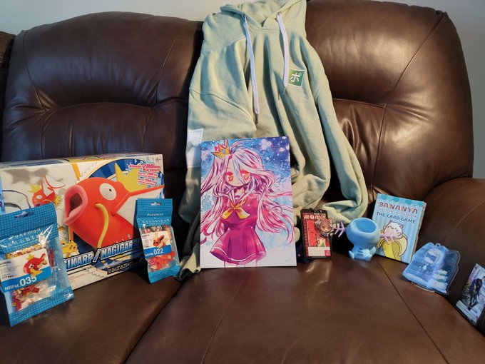 My loot for the AnimeNorth :3  Love the hoodie <3 https://t.co/MiqUun28Ao<a href="/tag/pokemonviolet"class="tags"><span>#pokemonviolet</span></a>
