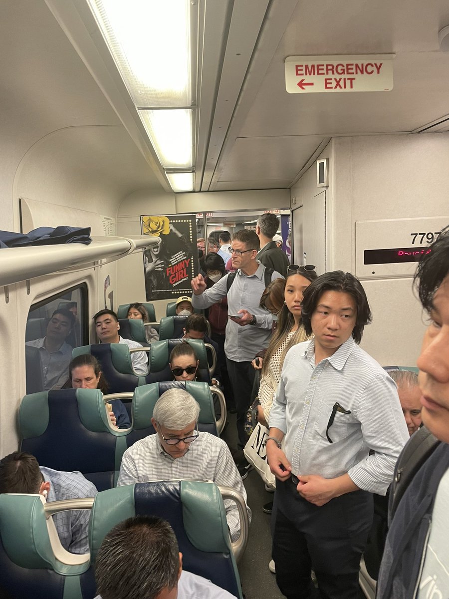 Aripara4's tweet photo. The @lirr FAILroad strikes again. 5:52 #Pennstation to port washington train standing room only in all cars. @AlfonsoReports @TheLIRRToday @lirrpain @PassengersUnite https://t.co/WdZatGrofr