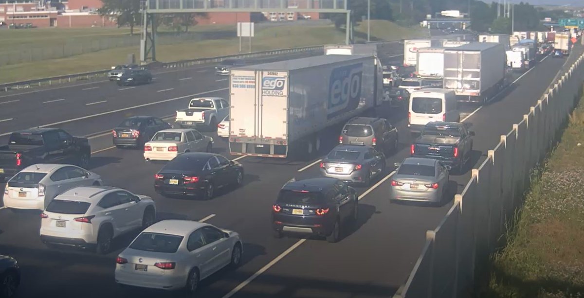 KYWRadioTraffic's tweet photo. Traffic is stopped at the #DelawareMemorialBridge heading to NJ (northbound) due to a crash. Traffic that is on the bridge is being turned around and sent back to #Delaware. No one is making it to #NewJersey that way for now. @KYWNewsradio https://t.co/XDIDFWZbaq