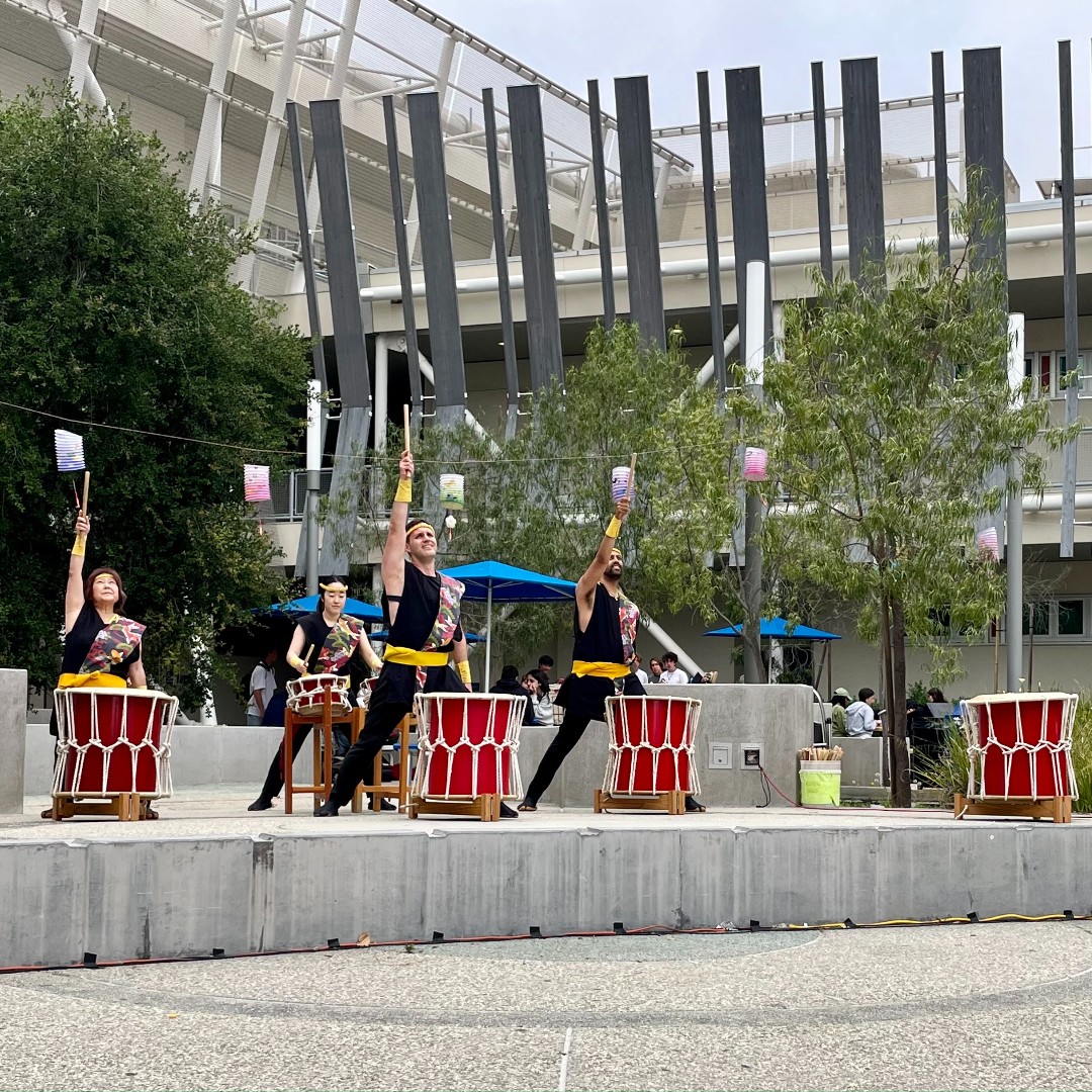 SMMUSD's tweet photo. Co-hosted by AAPI Alliance (https://t.co/YyNbZaHIv7), the #Samohi AAPI student clubs hosted a celebration in honor of #AAPIHeritageMonth. With the help of Japanse Langauge teacher Emily Kariya &amp; sponsorship from PTSA, Koshin Taiko gave a performance. @SamohiPrincipal @Dr_AShelton https://t.co/sOQlWBG60r
