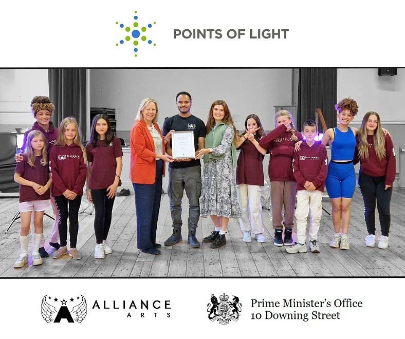 The Points of Light Award presented to Alliance Arts by <a href="/DCMS/">Department for Culture, Media and Sport</a> <a href="/RuthCadbury/">Ruth Cadbury</a> <a href="/10DowningStreet/">UK Prime Minister</a> Article is available to read here: pointsoflight.gov.uk/alliance-arts/ 🟢🔵🟢 #PointsofLight