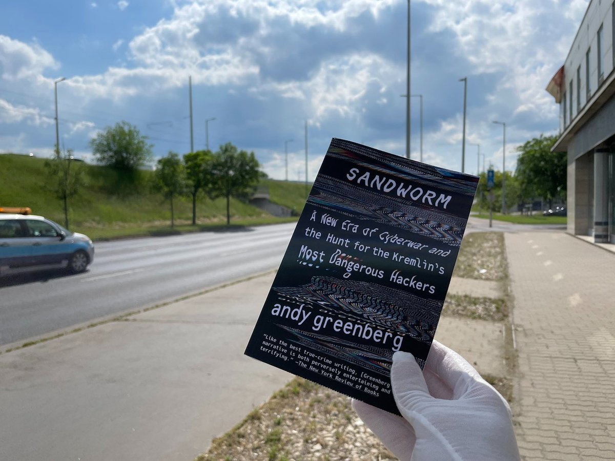 SpyCollection1's tweet image. Really nice book on Russia&apos;s #GRU unit 74455 (and  others) by @a_greenberg. 

#OSINTChallenge: Can you find where this photo was taken?

#Espionage #SpyBooks #SpyLibrary