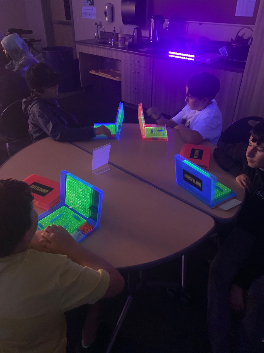 JMEtimberwolves's tweet photo. 5th Grade Glow Day! https://t.co/KtxfwtplJ3