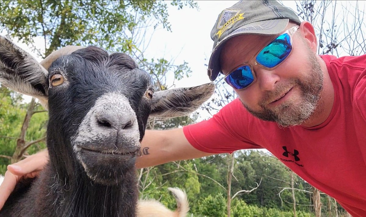 Hugs from Oreo.

Remember to:
Be safe.
Have fun each day.
Be kind.
Love yourself.
Take a break to disconnect and center.
Spread love and joy, don't steal it.
You are not alone!
You matter!
You are loved!
#SpreadKindness
#DailyGoatHug
linktr.ee/ozthegoatguy