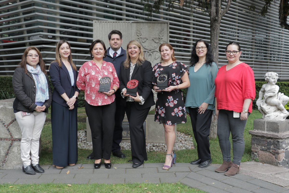 UPGdl's tweet photo. Nos sentimos muy honrados de recibir por 8vo año consecutivo el título de Empresa Socialmente Responsable.
Este reconocimiento es de todos y para todos los Panamericanos ya que juntos #TransformamosElMundo
#VivirParaServir
Más detalles: https://t.co/9g1HuZ1TvM https://t.co/Up086eyJNe