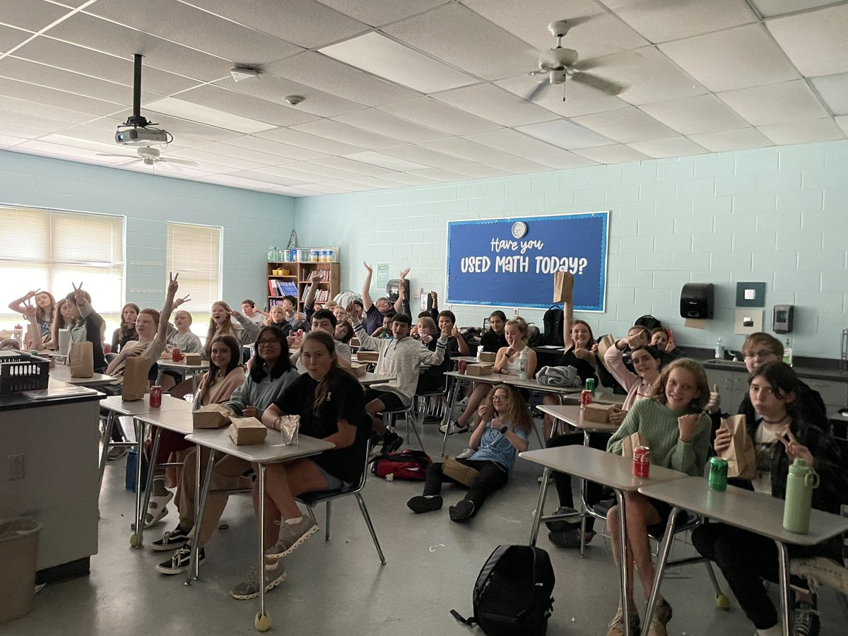 HardinPark_WCS's tweet photo. Our 7th graders definitely enjoyed the treat 🍿🍿 https://t.co/ZiIoPo9vKU