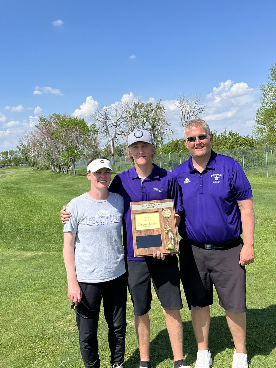 AlysaPalmer's tweet photo. So proud of our Braves golf team Region 4 champs and Max who was medalist @maxpalmergolf https://t.co/NQK0pgeXaj