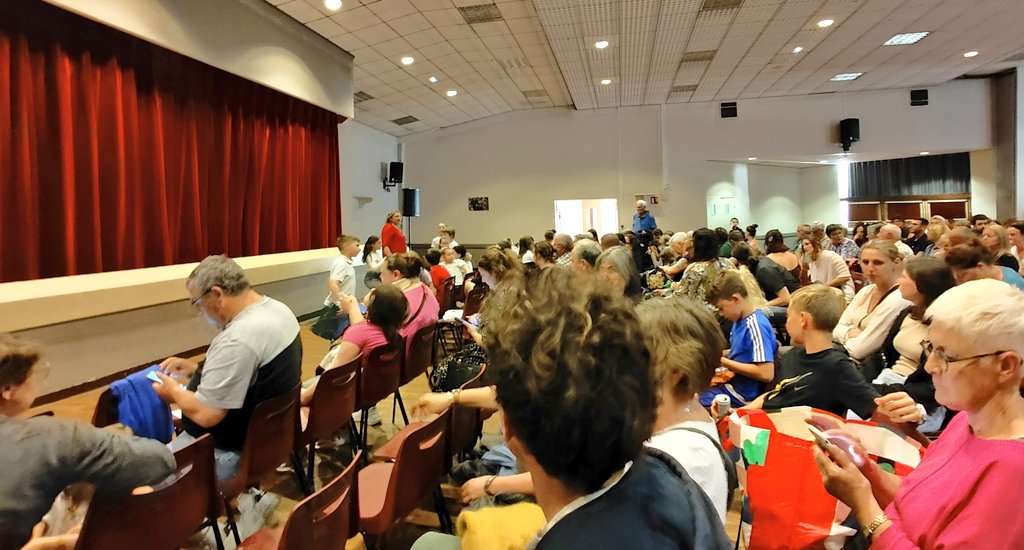 Collège Victor Hugo - Rugles (@hugorugles) on Twitter photo Félicitations aux élèves de la chorale du collège <a href="/HugoRugles/">Collège Victor Hugo - Rugles</a> rejoints par leurs camarades du <a href="/College_EGalois/">Collège Évariste Galois</a> et de l'école de St Antonin de Sommaire qui nous ont offert un beau concert avec des chansons sur le thème de #amour. #TER @MoncadaFra <a href="/Fmarchand_27/">Frédéric Marchand</a> <a href="/daac_normandie/">DAAC-Normandie</a> Félicitations aux élèves de la chorale du collège <a href="/HugoRugles/">Collège Victor Hugo - Rugles</a> rejoints par leurs camarades du <a href="/College_EGalois/">Collège Évariste Galois</a> et de l'école de St Antonin de Sommaire qui nous ont offert un beau concert avec des chansons sur le thème de #amour. #TER @MoncadaFra <a href="/Fmarchand_27/">Frédéric Marchand</a> <a href="/daac_normandie/">DAAC-Normandie</a>