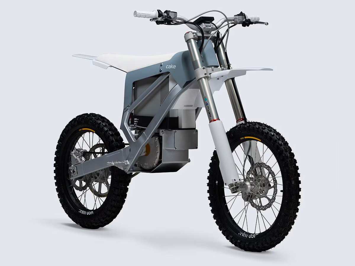 Revista_Moto's tweet photo. ⚡ CAKE anuncia el lanzamiento de Bukk, su nueva moto eléctrica todo terreno ⚡
Habrá dos versiones:
🔹Bukk Super Light
🔹Bukk Power Light
➡ Conoce todos los detalles en nuestro blog: https://t.co/OFF0s1BMAZ
.
#RevistaMoto #cakeride #ridecake #motoelectrica #enduro https://t.co/bMjHzBGqV3
