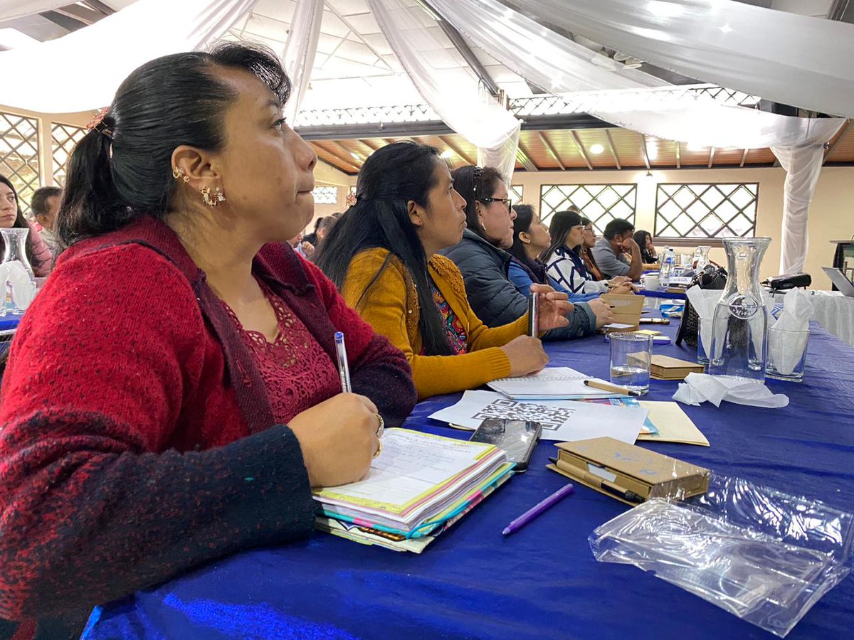 JuanOssaE's tweet photo. ¡Juntos somos mas fuertes!

@ACNURamericas 🇬🇹 y ANAM inauguran la red de identificadores municipales en San Marcos

Lideresas y líderes municipales comprometidos que identificarán y brindarán apoyo a personas refugiadas y guatemaltecas en riesgo en nuestro departamento. https://t.co/jxuyUGFUhe