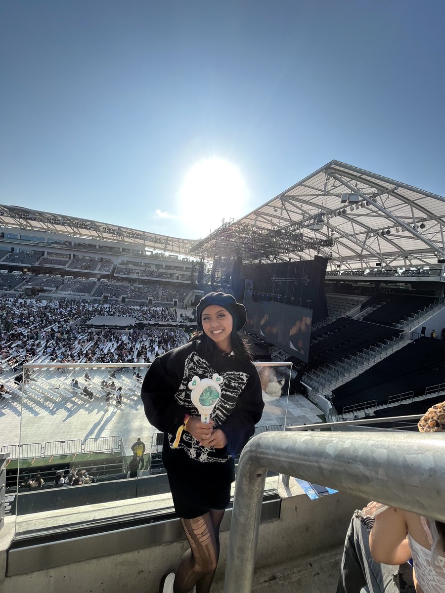 jer | SOPHIA DAY tweet media