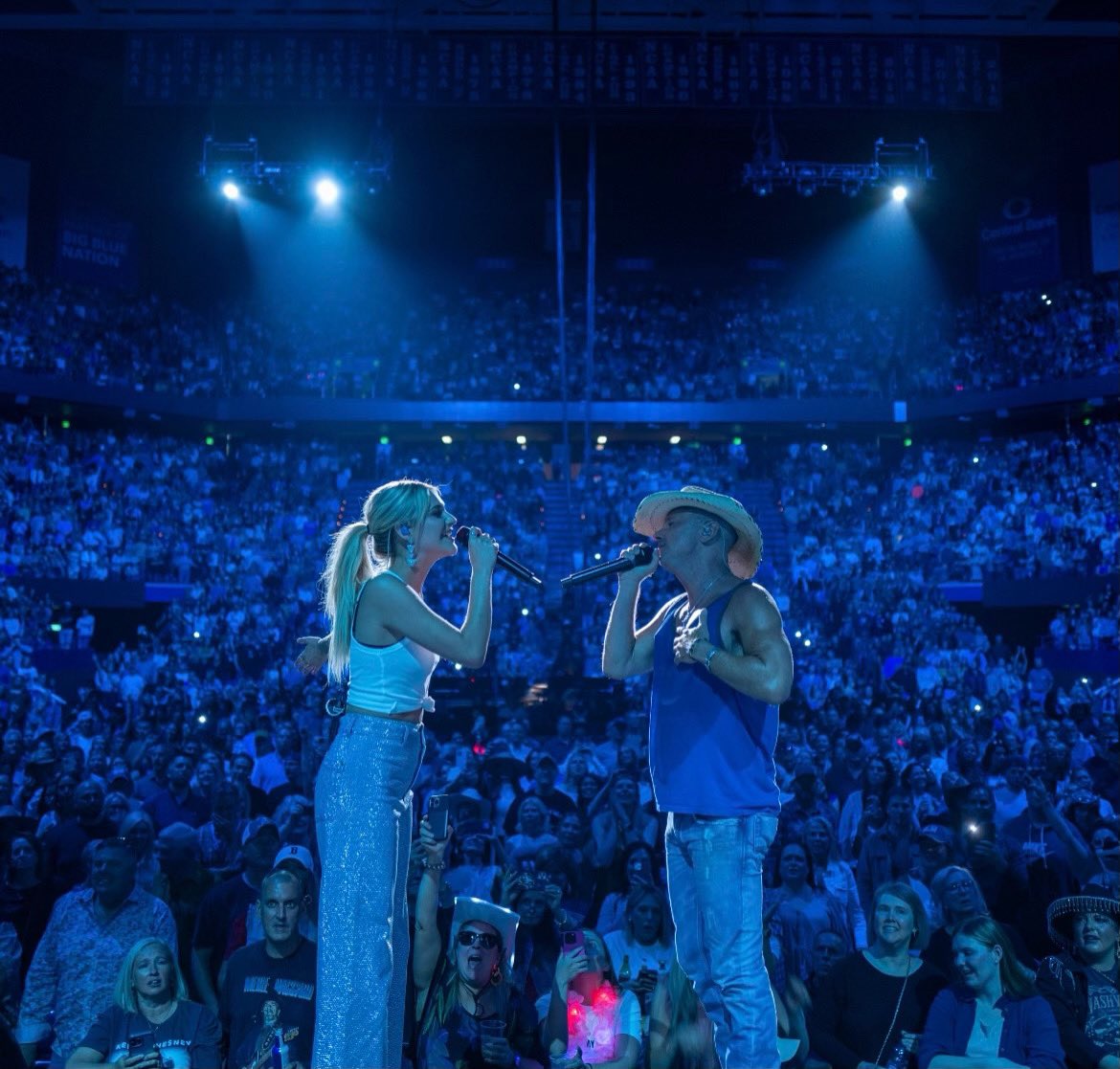 noshoesnation's tweet photo. She said if you work hard to get where you are, it feels good in the hot spotlight ✨ @KelseaBallerini was a big star on the #IGOBACKTOUR and we'll miss seeing her every night!
📸: Allister Ann https://t.co/szwv9MJnjL