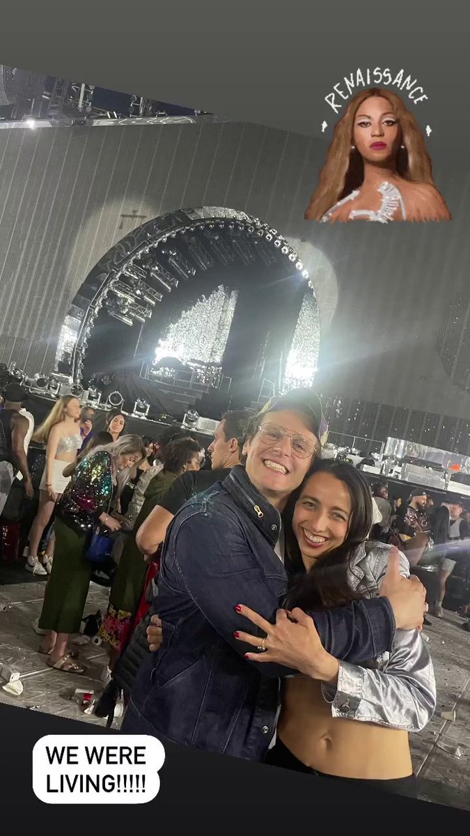 dailyjgroff's tweet photo. Jonathan Groff at Beyoncé's concert in London with Alexis Forte
📷: alexisforte5 https://t.co/arJz1N76ZW