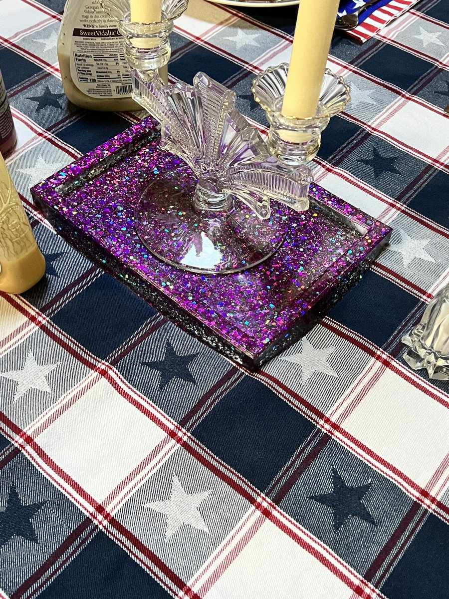We can custom create a tray in any color for any occasion!! Here’s a customer photo with it as a candle tray! #BoogieButtonBaron #candletray #resintray #resindish #customorders #CSKvGT #Succession #tuesdayvibe #dolar