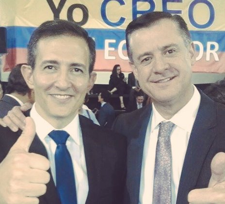 RumboP2020's tweet photo. Las mil caras de #Freile:
La cara socialista
La cara VOX
La cara ocultándose en los lentes
La cara sin lentes y con Lasso
Ahora está en la cara Topic

Qué oscuros intereses tendrán!
Ha sido contacto de Odebretch!
Ecuador ya no se equivoca en las #EleccionesAnticipadas2023Ec https://t.co/EE0TZMwf2W